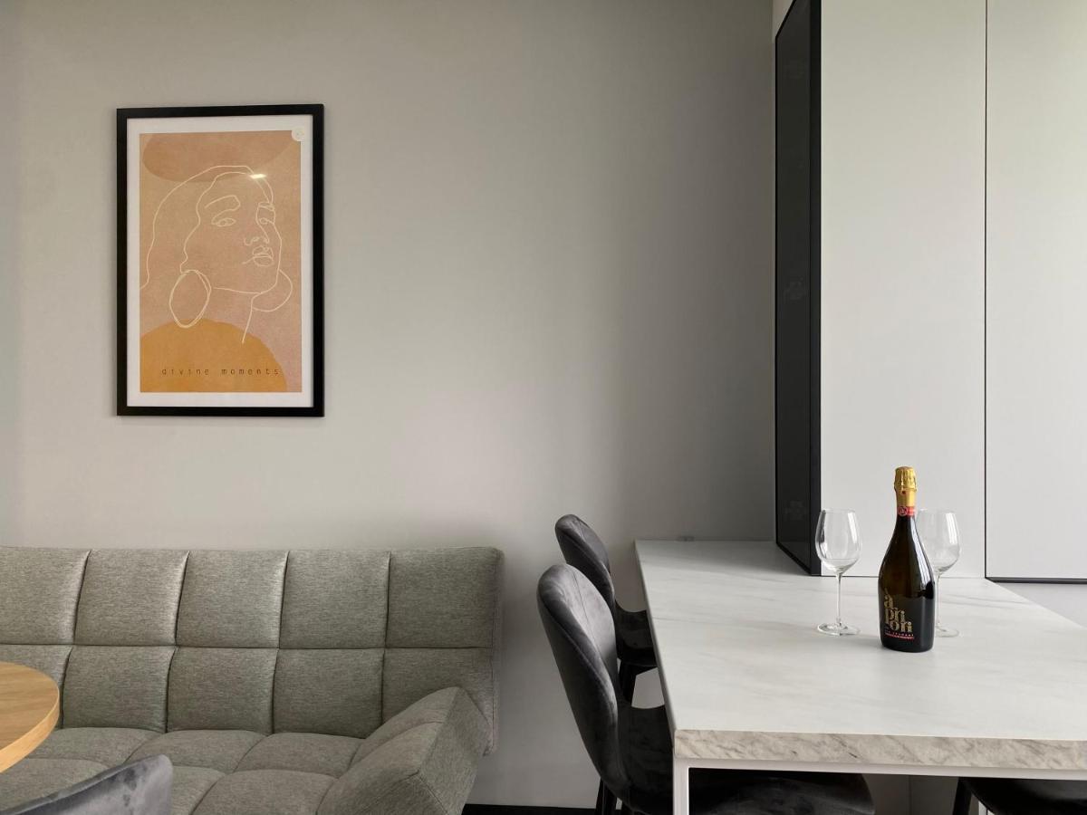 Minimalist Style Apartment With Best Location Chisinau Exterior photo