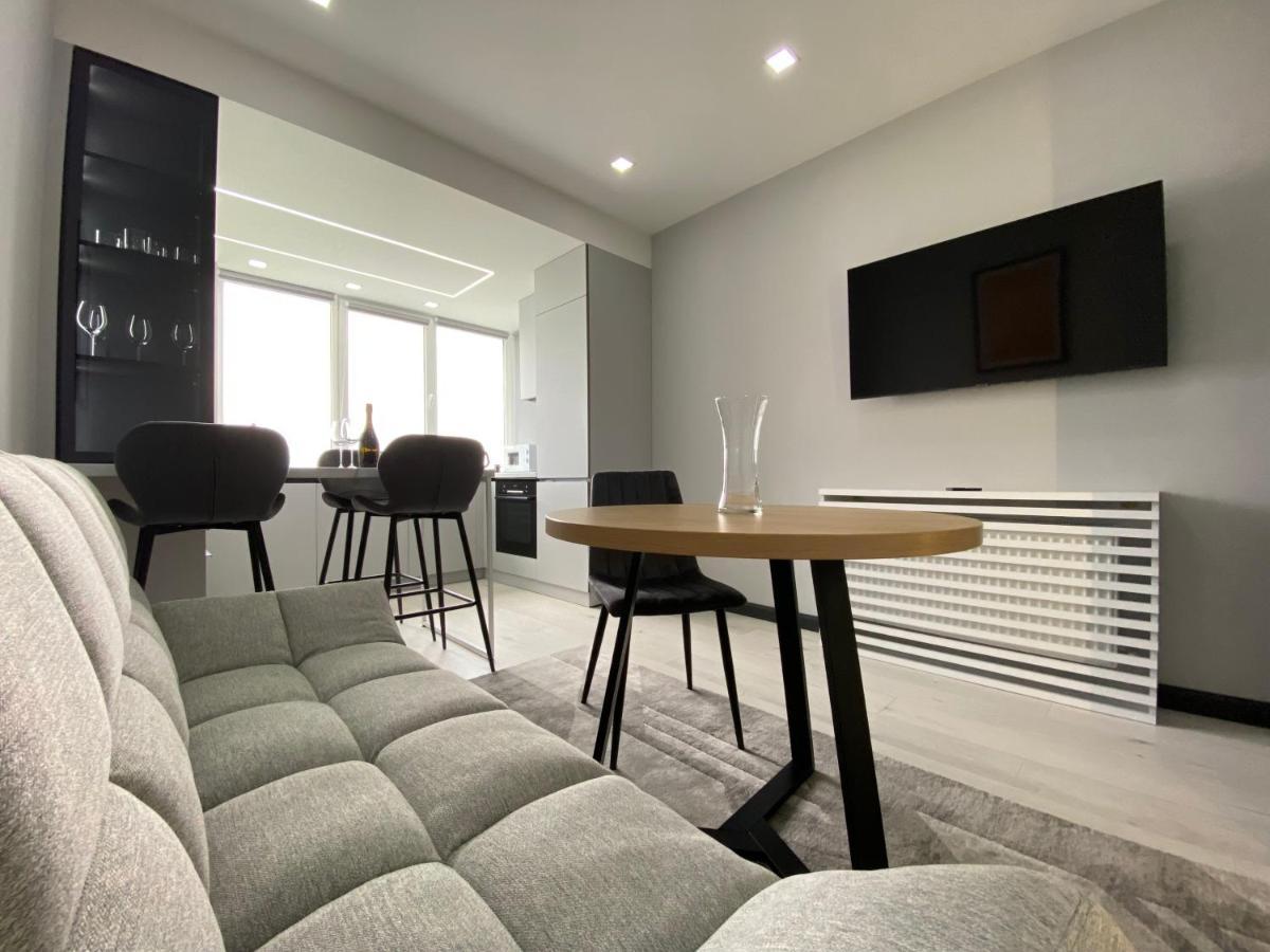 Minimalist Style Apartment With Best Location Chisinau Exterior photo